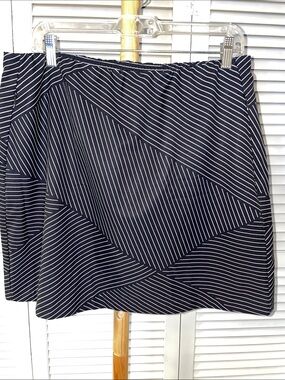 LN - Tail Black and White Diagonal Stripe Golf Skort - Sz 12